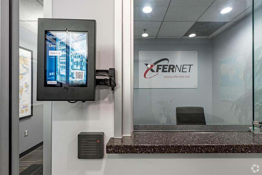 More Photos Of 3250 Wilshire Blvd, Los Angeles Office For Lease