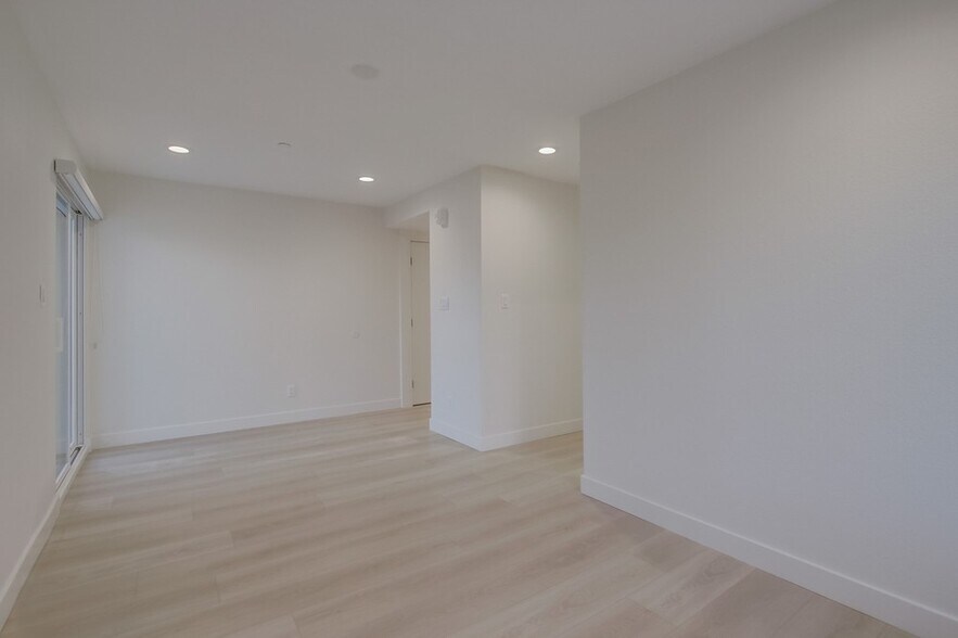 More Photos Of 3449 Ocean Front Walk, San Diego Apartments For Sale