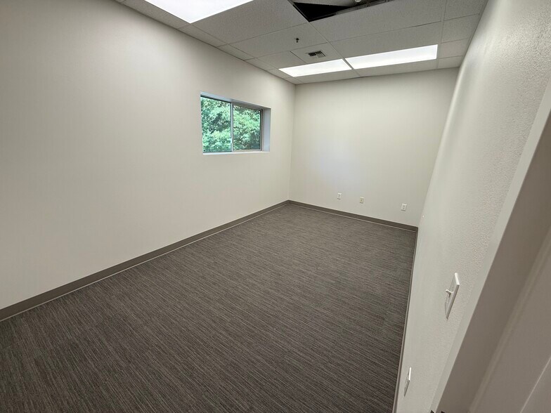 More Photos Of 410 Ida St W, Bremerton Warehouse For Lease