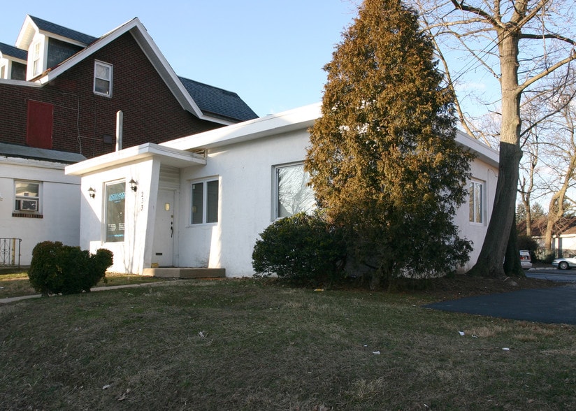 Primary Photo Of 233 N York Rd, Hatboro Freestanding For Lease