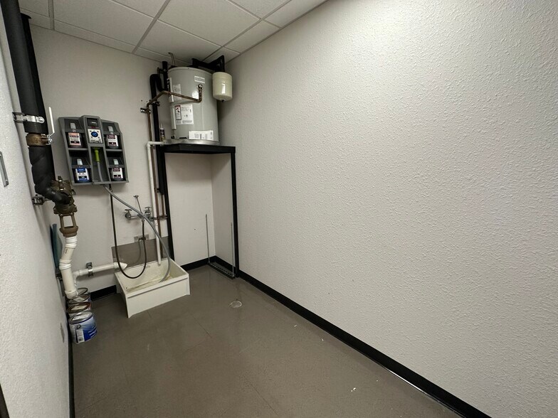 More Photos Of 3343 E Montclair St, Springfield Office For Lease