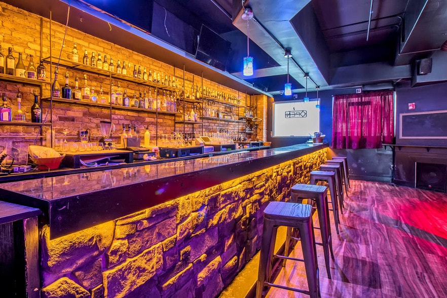More Photos Of 228 Franklin St, Buffalo Bar For Sale