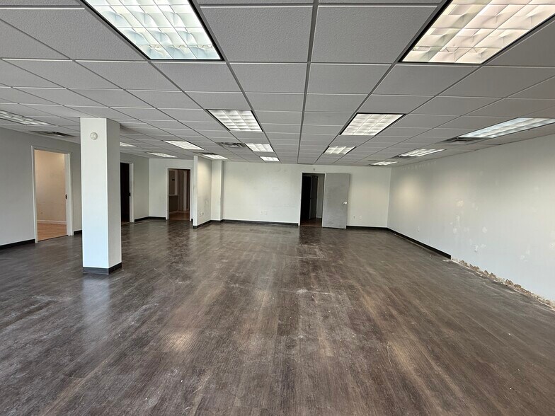 More Photos Of 6465 Som Center Rd, Solon Storefront Retail Office For Lease