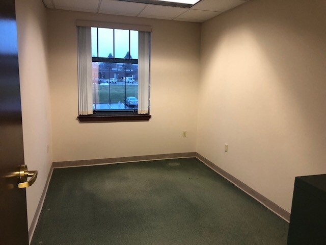 More Photos Of 5 Community Dr, Augusta Office For Sale