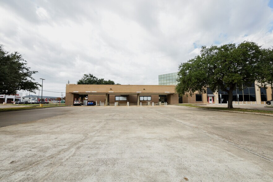 More Photos Of 4000 Garth Rd, Baytown Medical For Sale