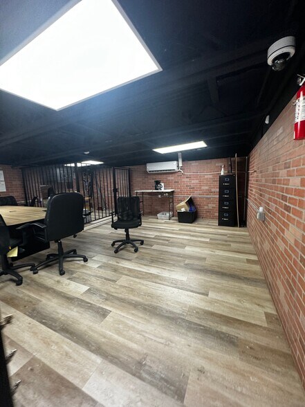 More Photos Of 5300 Sunset Blvd, Los Angeles Auto Repair For Lease