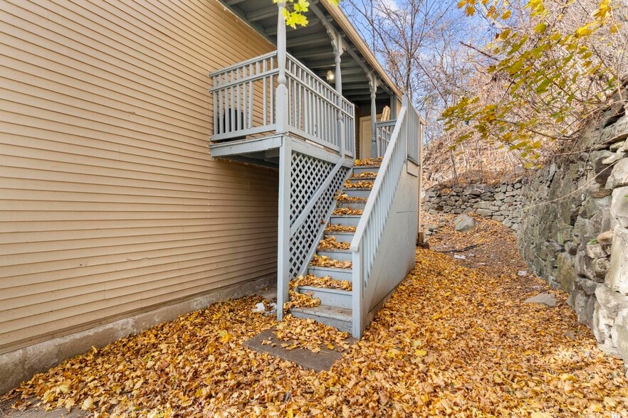 More Photos Of 156 Orange St, Waterbury Apartments For Sale