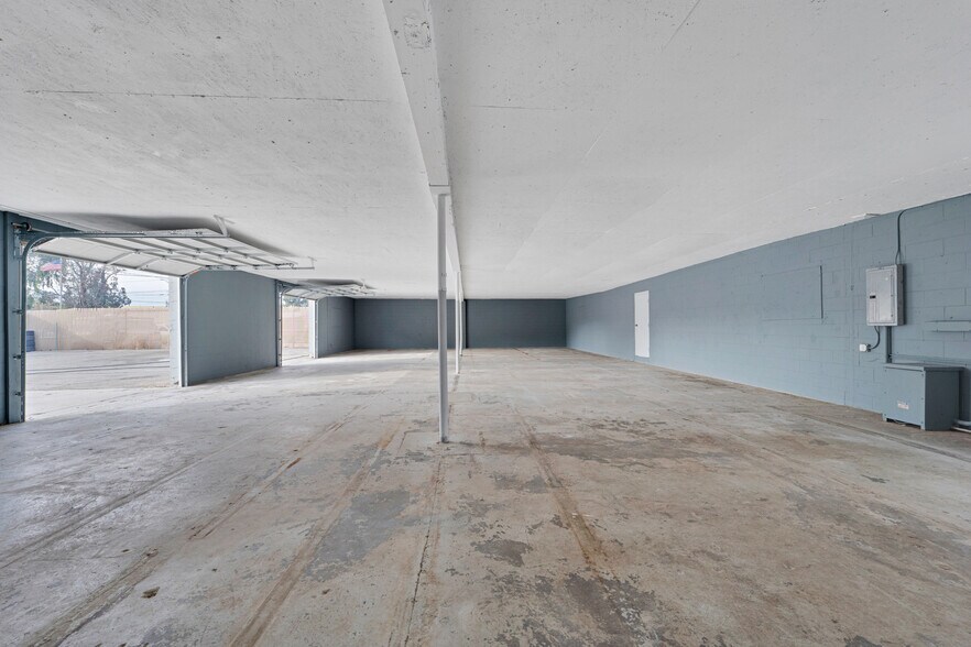 More Photos Of 23045 Drayton St, Santa Clarita Warehouse For Sale