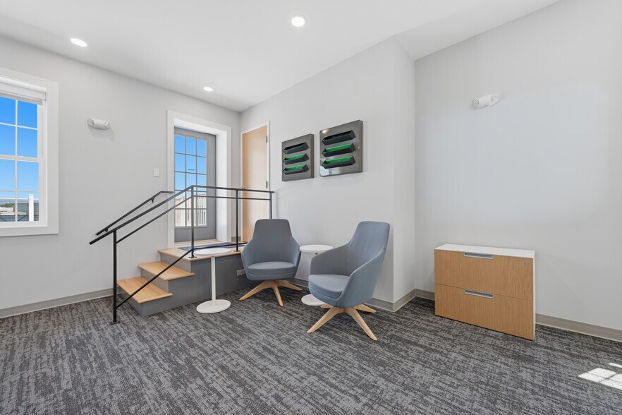 More Photos Of 40-42 Bank St, New London Storefront Retail Office For Lease