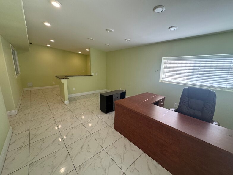 More Photos Of 1610 E Sahara Ave, Las Vegas Freestanding For Lease