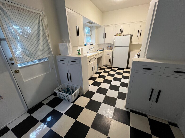 More Photos Of 310 S Crescent Heights Blvd, Los Angeles Apartments For Sale