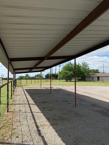 More Photos Of 309 S US Highway 69, Trenton Industrial For Lease