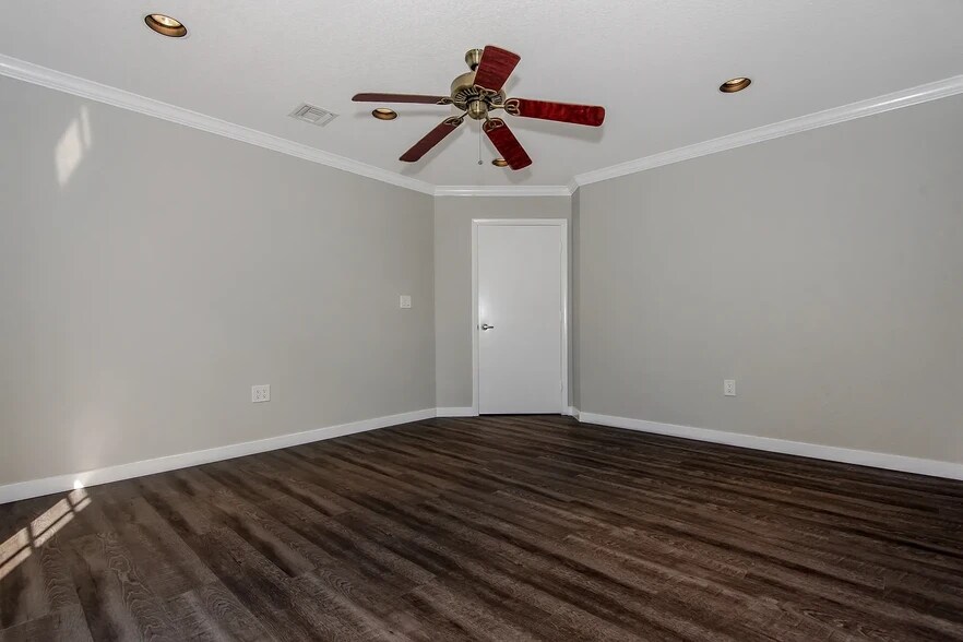 More Photos Of 7737 N University Dr, Tamarac Medical For Sale