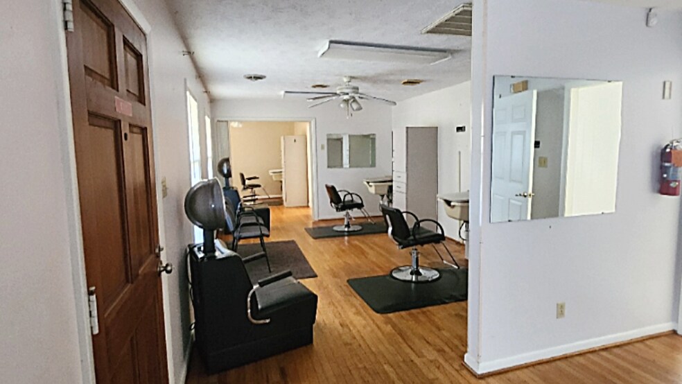 More Photos Of 7117 Raeford Rd, Fayetteville Freestanding For Lease