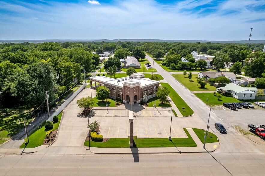Primary Photo Of 525 N Osage Ave, Dewey Bank For Sale