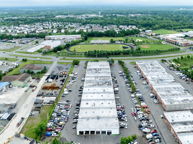 More Photos Of 8395 Euclid Ave, Manassas Park Warehouse For Lease