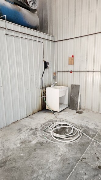 More Photos Of N1009 County Road L, Watertown Warehouse For Lease