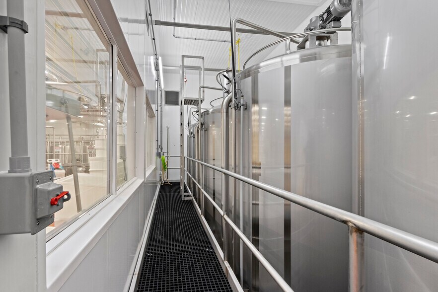 More Photos Of 8103 WI-42 Hwy, Egg Harbor General Retail For Sale