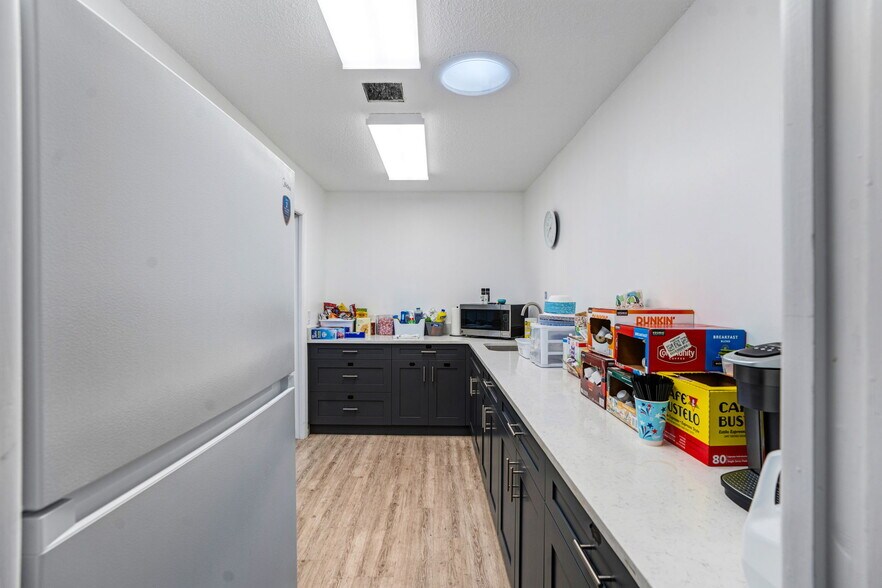 More Photos Of 540 Nokomis Ave S, Venice Medical For Lease