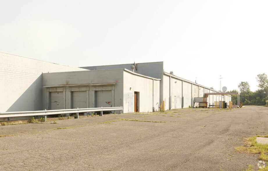 More Photos Of 27313-27419 Telegraph Rd, Flat Rock Freestanding For Lease