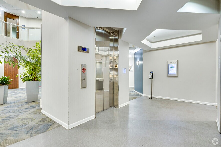 More Photos Of 140 Stoneridge Dr, Columbia Office For Lease