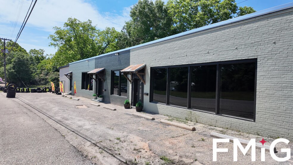More Photos Of 604 W Cumming Ave, Opp Office For Lease