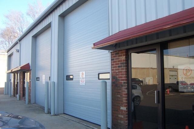 Primary Photo Of 6813 Hobson Valley Dr, Woodridge Service For Lease