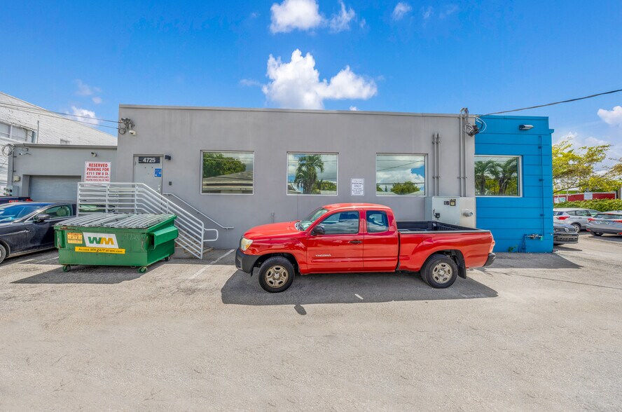 More Photos Of 4713-4725 SW 8th St, Miami Storefront For Lease