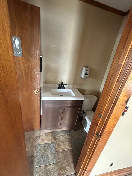 More Photos Of 4343 S Limit Ave, Sedalia Office For Lease