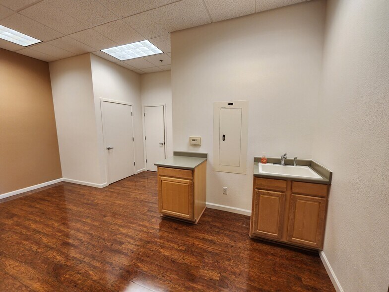 More Photos Of 4725-4737 Mangels Blvd, Fairfield Light Distribution For Sale