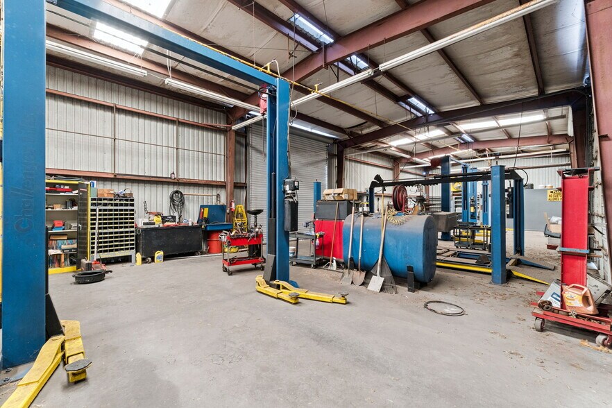 More Photos Of 11 W Magnolia St, Davenport Warehouse For Sale