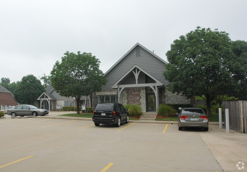 More Photos Of 6139-6143 E 91st St, Tulsa Medical For Lease
