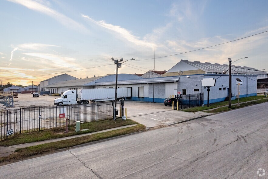 Primary Photo Of 1120 Lockwood Dr, Houston Unknown For Lease