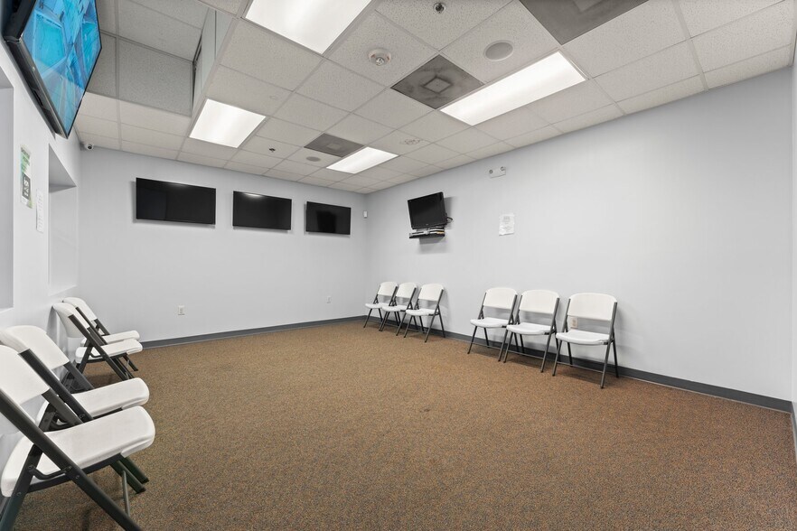 More Photos Of 26447 Hanna Rd, Oak Ridge North Swimming Pool For Sale