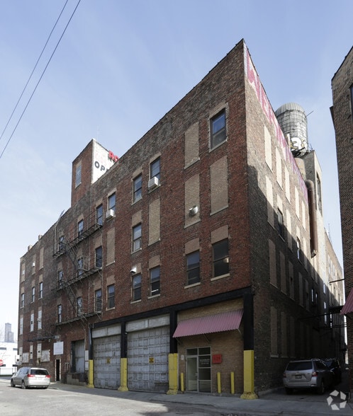 More Photos Of 629 W Cermak Rd, Chicago Loft Creative Space For Lease