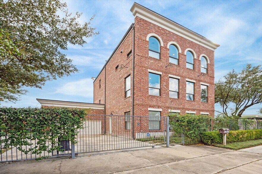 More Photos Of 128 W 17th St, Houston Loft Creative Space For Sale
