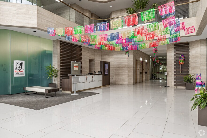 More Photos Of 7550 W Interstate 10, San Antonio Office For Lease