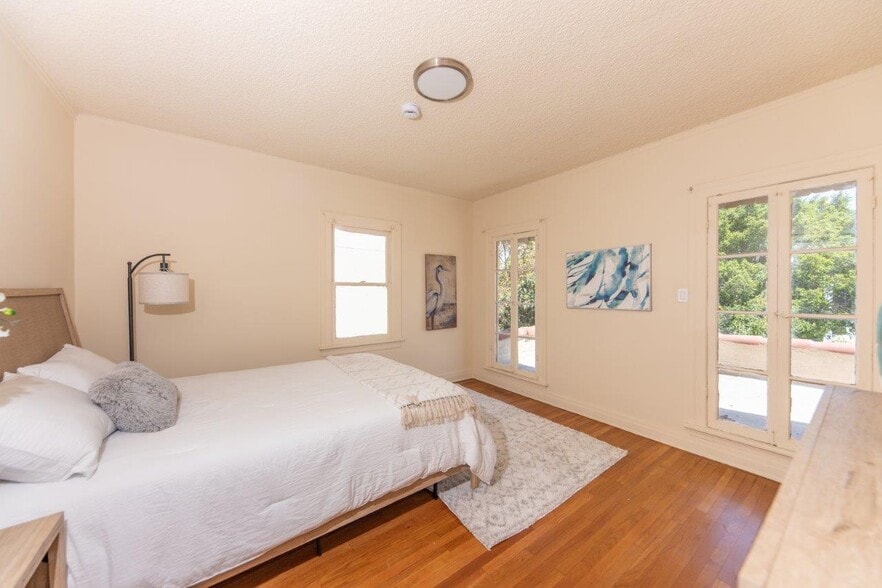 More Photos Of 833 N Ridgewood Pl, Los Angeles Apartments For Sale