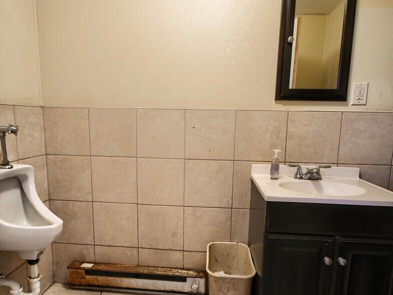 More Photos Of 610 Front St, Catasauqua Warehouse For Sale