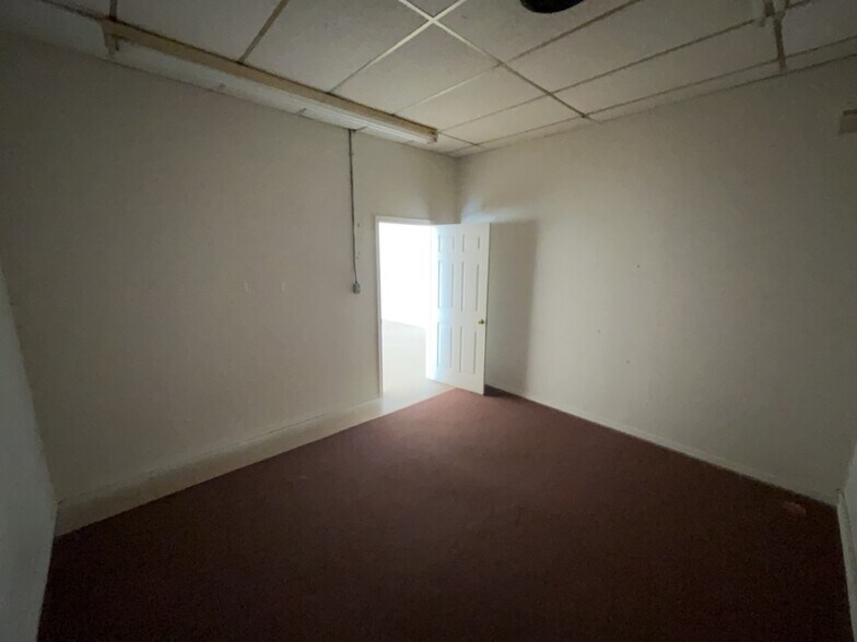 More Photos Of 209 W Avenue D, Copperas Cove Freestanding For Lease