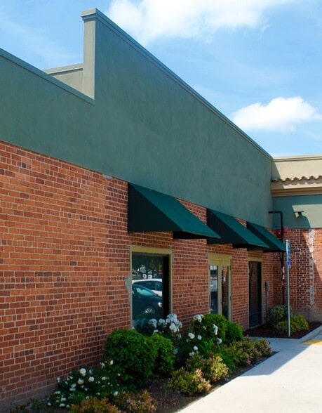More Photos Of 2602-2630 Tulare St, Fresno General Retail For Lease