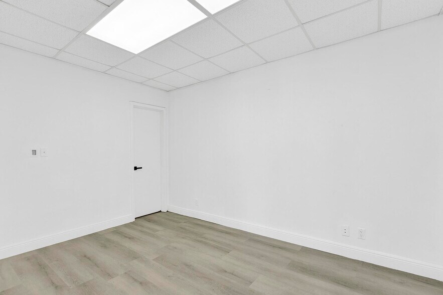 More Photos Of 1900 N University Dr, Pembroke Pines Office For Lease