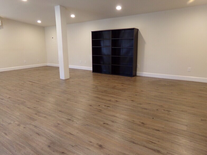 More Photos Of 9792 Highway 99, Live Oak Office For Lease