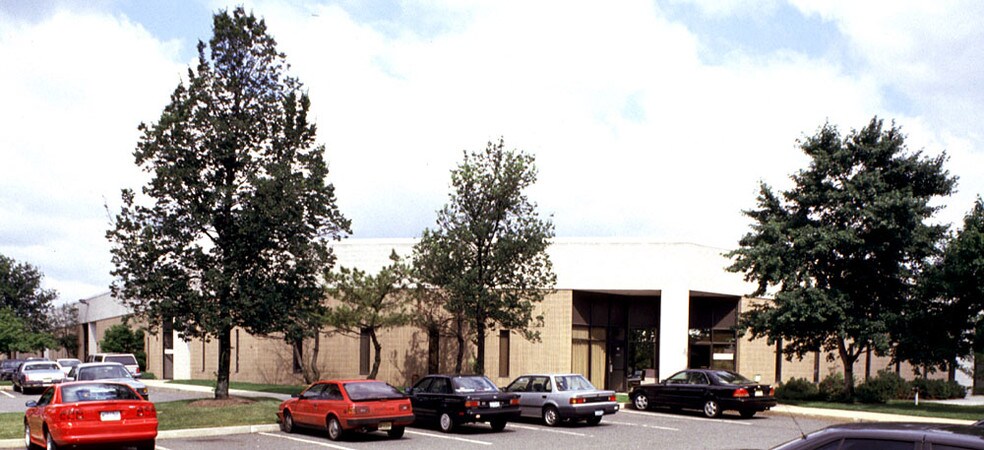 More Photos Of 70 Campus Dr, Edison Warehouse For Lease