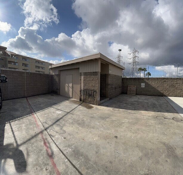 More Photos Of 11062-11076 Mercantile Ave, Stanton Service For Lease