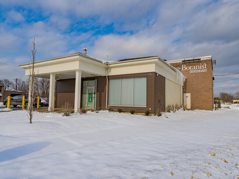 More Photos Of 33113 Aurora Rd, Solon Freestanding For Sale