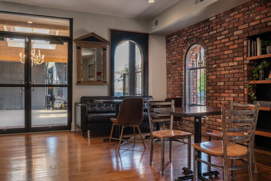 More Photos Of 1737 Frankfort Ave, Louisville Freestanding For Lease