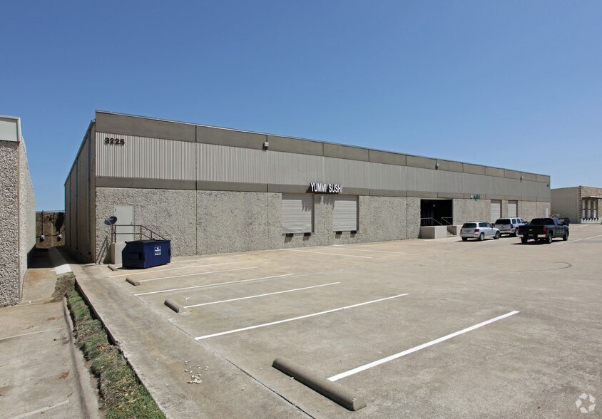 More Photos Of 3225-3227 Garden Brook Dr, Farmers Branch Manufacturing For Lease