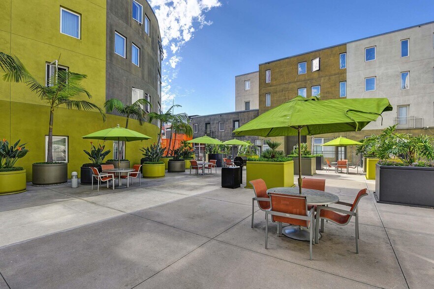 More Photos Of 900 F St, San Diego Apartments For Lease