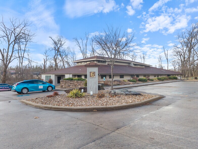 More Photos Of 6 Halsted Cir, Rogers Office For Lease